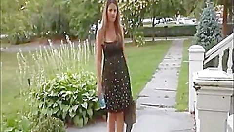 Amateur quickie in the garden outside a wedding Amateur quickie in the garden outside a wedding