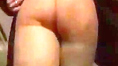 Exhibe et baise dans le train Exhibe et baise dans le train