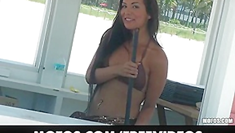 Mofos - Sneaky Deepthroating Mofos - Sneaky Deepthroating