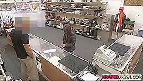 Two Couple bitches trying to rob a pawn Two Couple bitches trying to rob a pawn