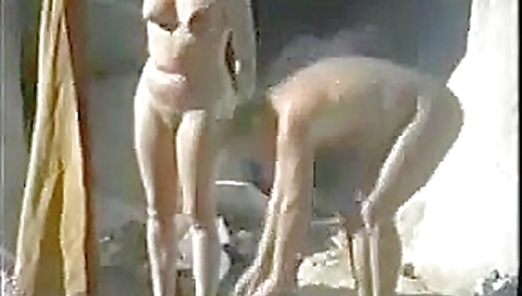 Pareja nudista en la playa Pareja nudista en la playa