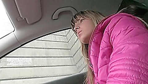 Babe offers her wet beaver Babe offers her wet beaver
